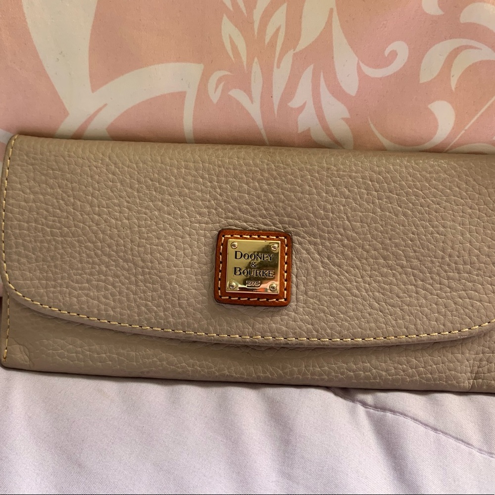 Dooney and Bourke Pebble Grain Slim Wallet/Clutch